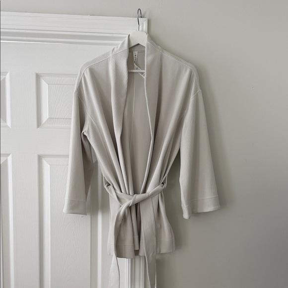 NWT Lululemon Ribbed Softstreme Belted Wrap - Picture 2 of 6